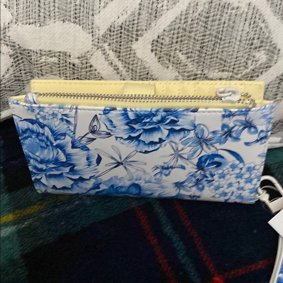 Betsey Johnson Blue Floral Women's wallet/wristlet - Picture 4 of 5